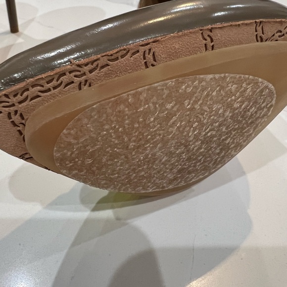 Material: Genuine Leather
Heel Height: High Heel
Style: Casual size 6.5 NEW - Picture 7 of 13